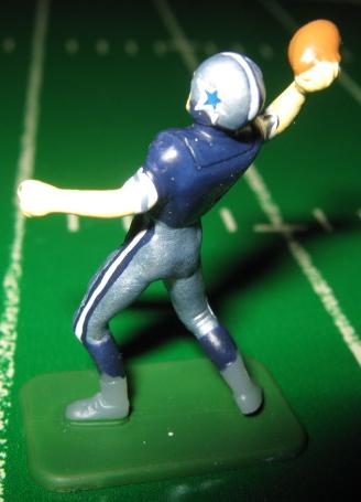 tudor electric football quarterback figure DALLAS COWBOYS dark
