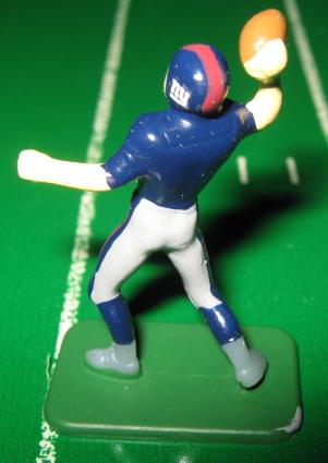 tudor electric football quarterback figure NEW YORK GIANTS dark